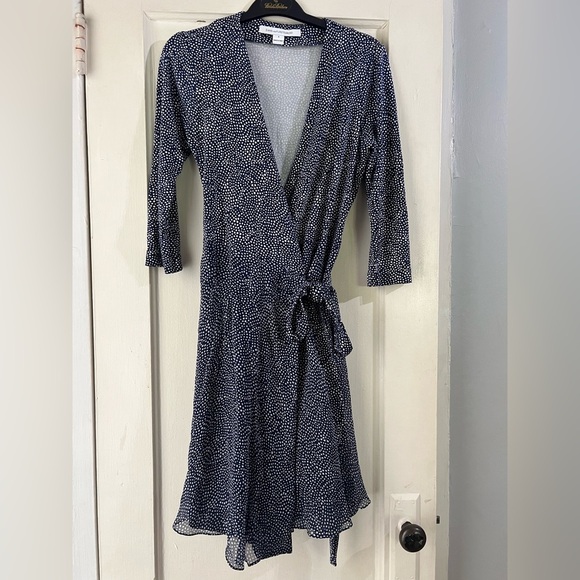 Diane Von Furstenberg Irina Wrap Chiffon Mini Dress 8 - Picture 10 of 13